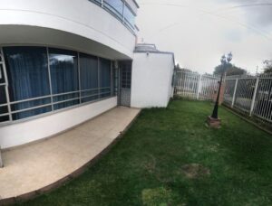 Zonas verdes en hogar geriátrico en Bogotá, Suba, Niza